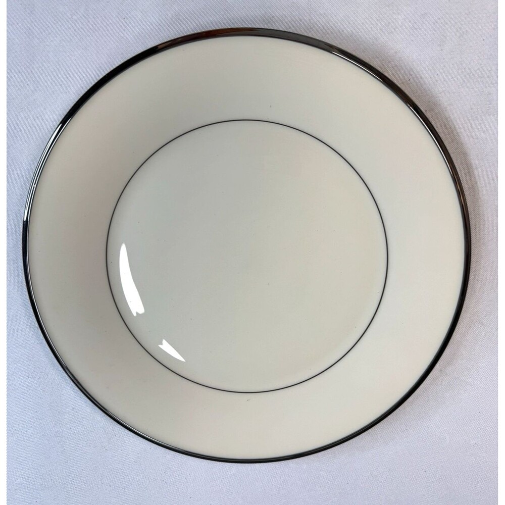 Lenox China Made in USA SOLITAIRE dinner plate Ivory Platinum trim